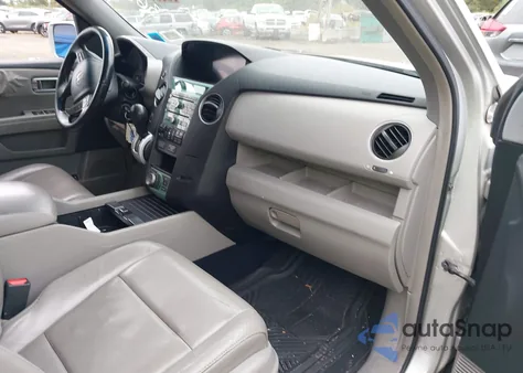 2009 Honda Pilot Touring z USA, uszkodzony, nr VIN 5FNYF48959B020092